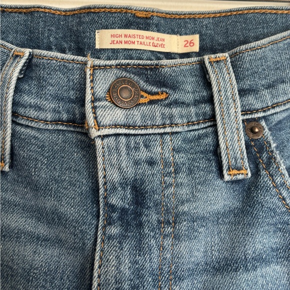 Levi’s high waisted mom jeans - Picture 2 of 3